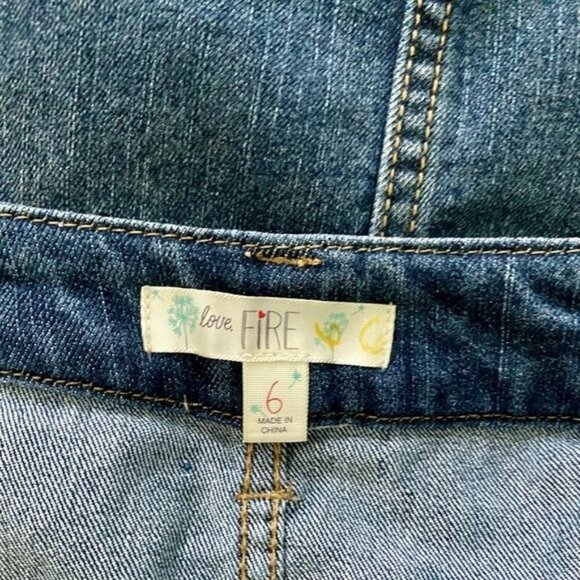 Love, Fire Denim Jean Mini Skirt  Buttons In Front Back Pockets Women's Size 6 - Picture 6 of 6